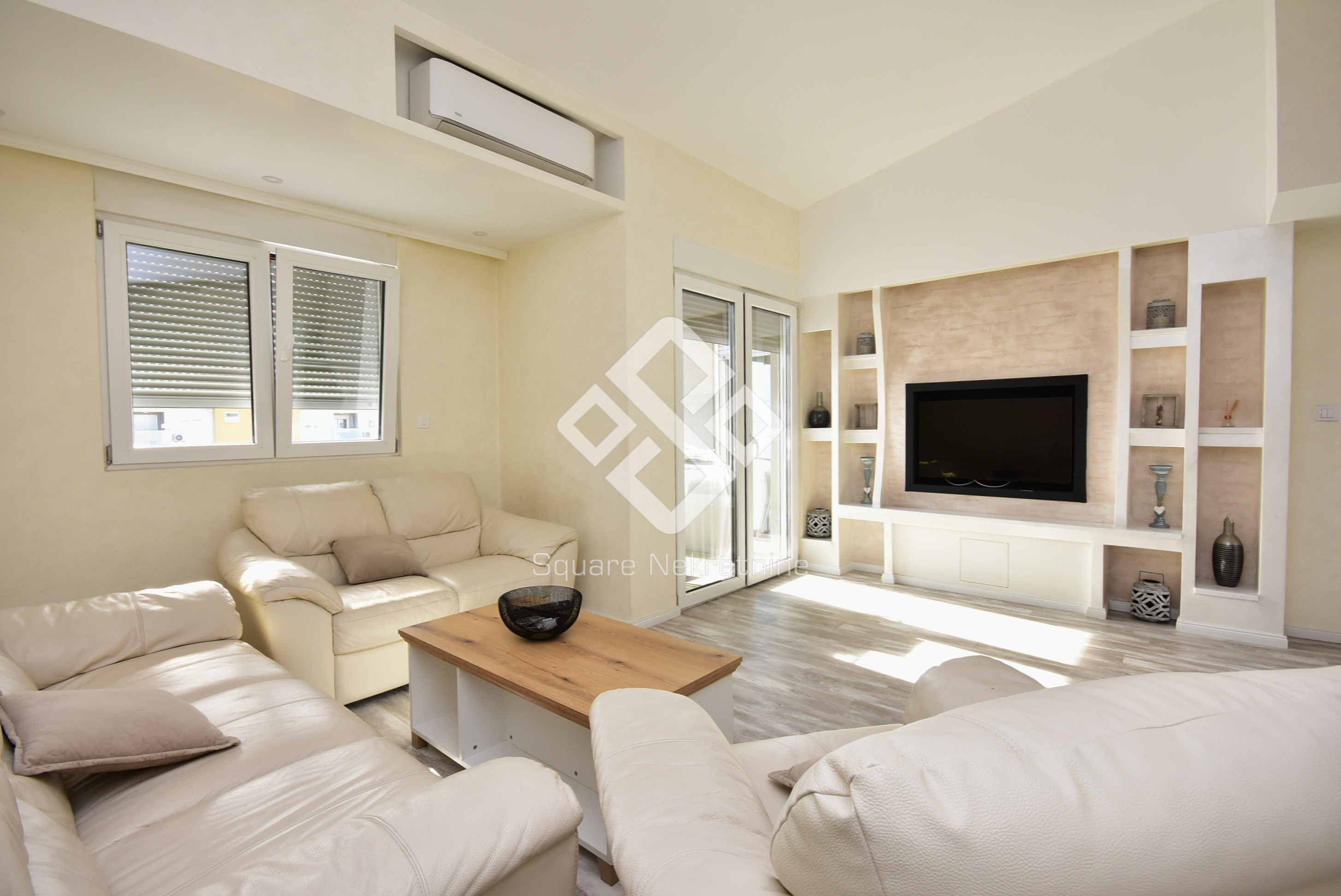 Dvosoban stan 59m2, namjesten+parking, Pobrezje