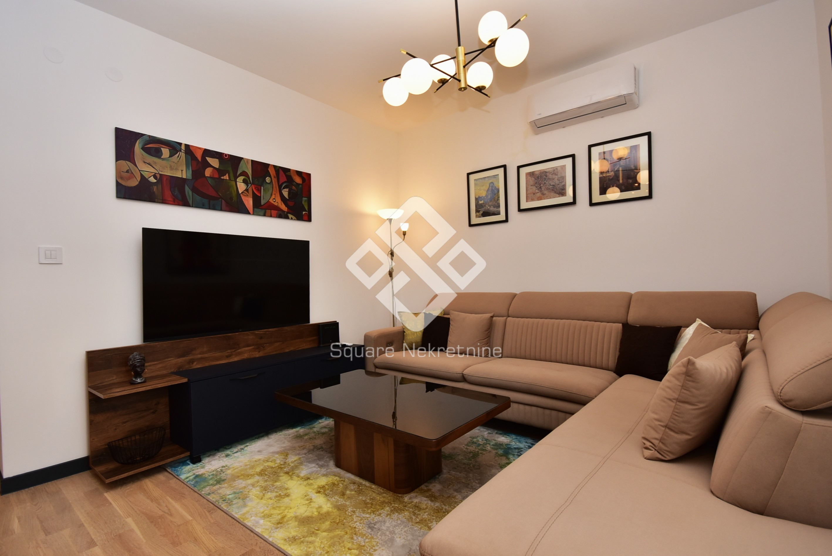 Dvosoban stan 60m2, nov i namjesten+parking, Gorica C