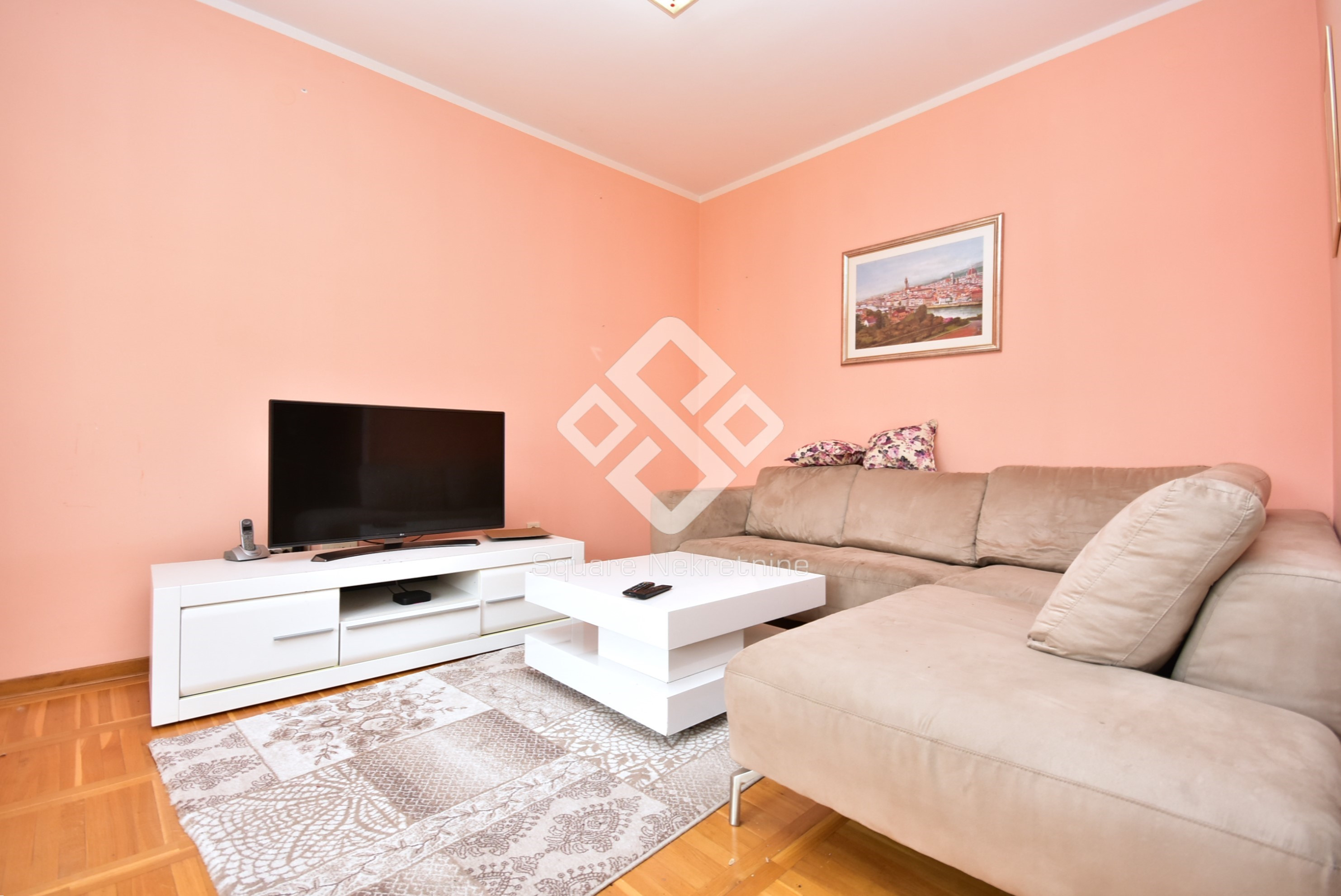 Dvosoban stan 70m2, namjesten + parking, Family Kvart