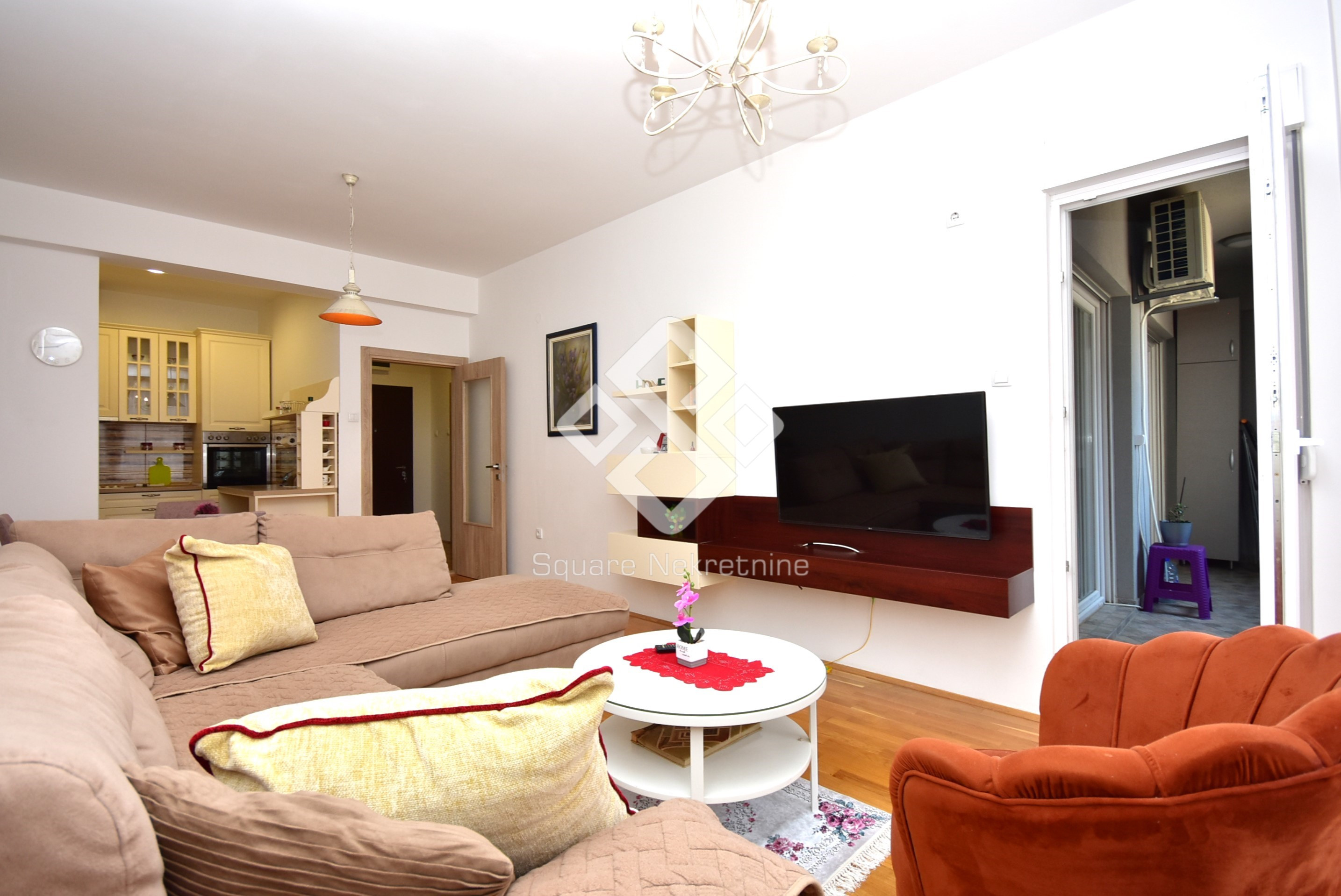 Dvosoban stan 70m2, namjesten + parking, Ljubovic