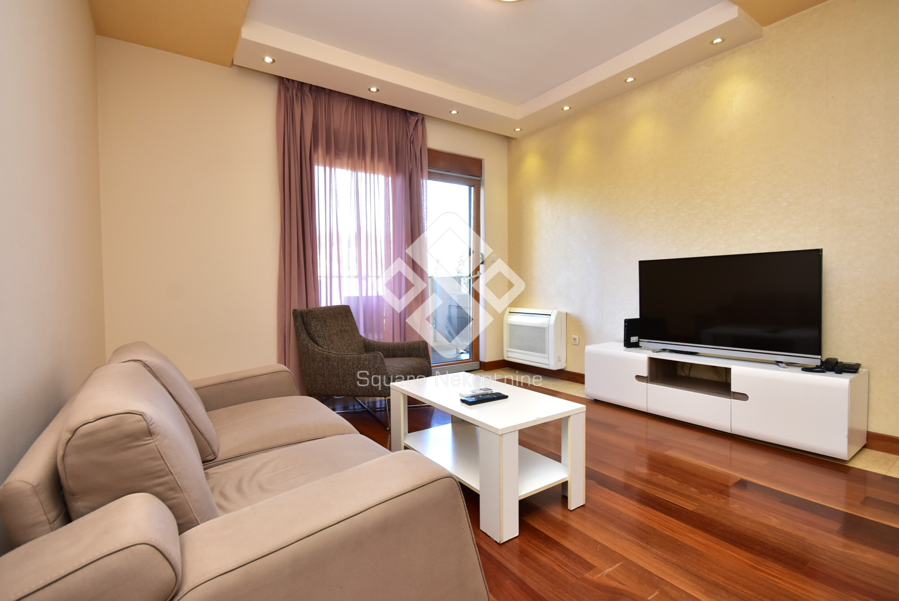 Dvosoban stan 75m2, namjesten, Centar