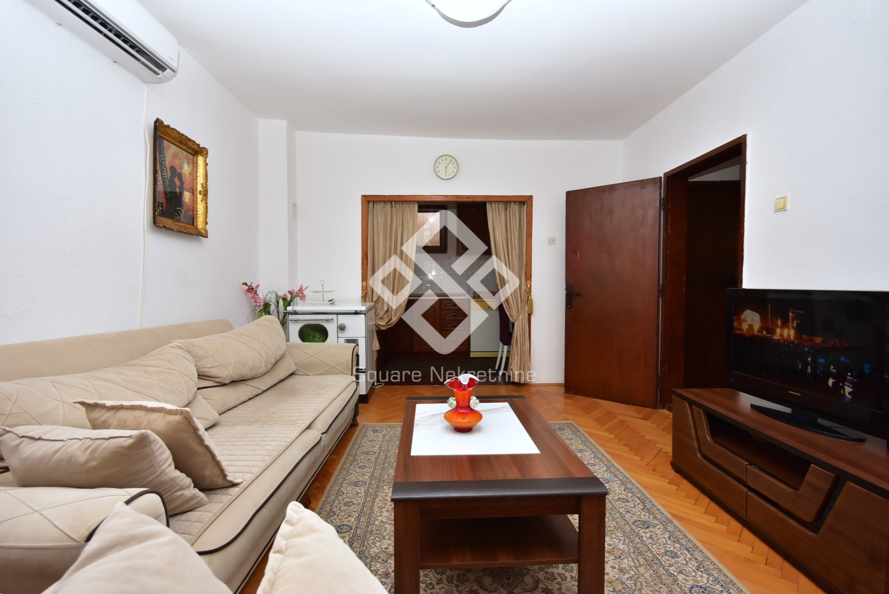 Kuca 90m2 sa 220m2 dvorista,namjestena+parking, Konik