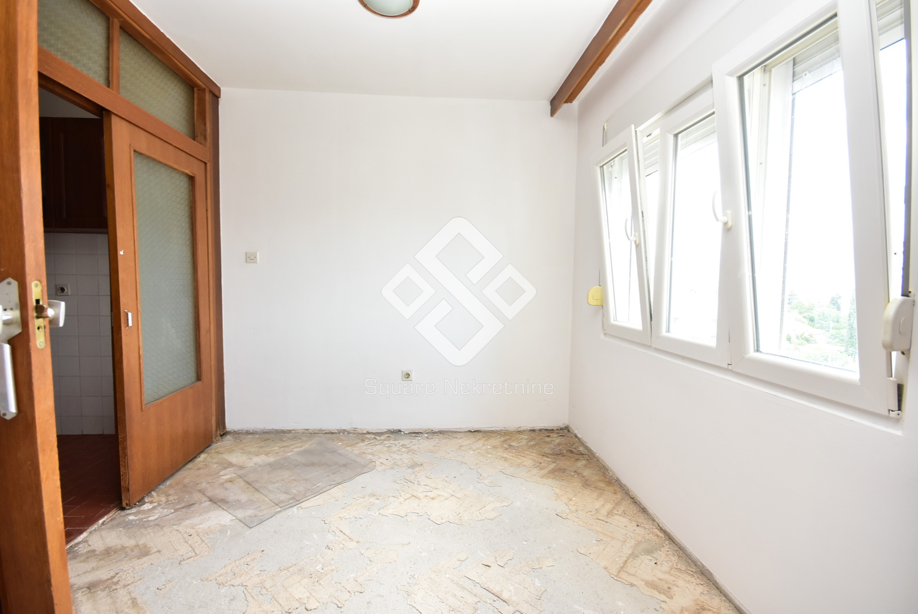 Dvosoban stan 80m2, prazan, Zabjelo