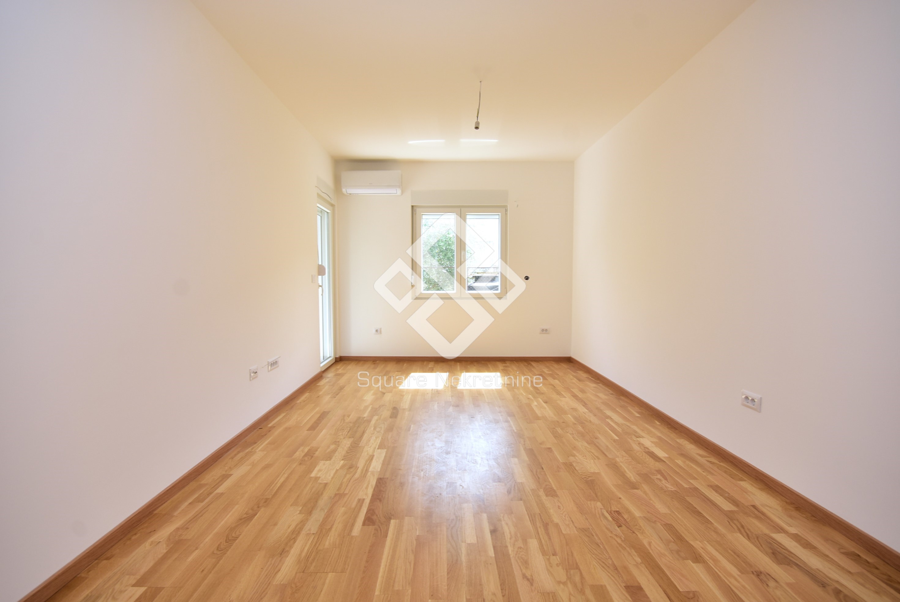 Jednosoban stan 42m2, prazan+parking, Goric C