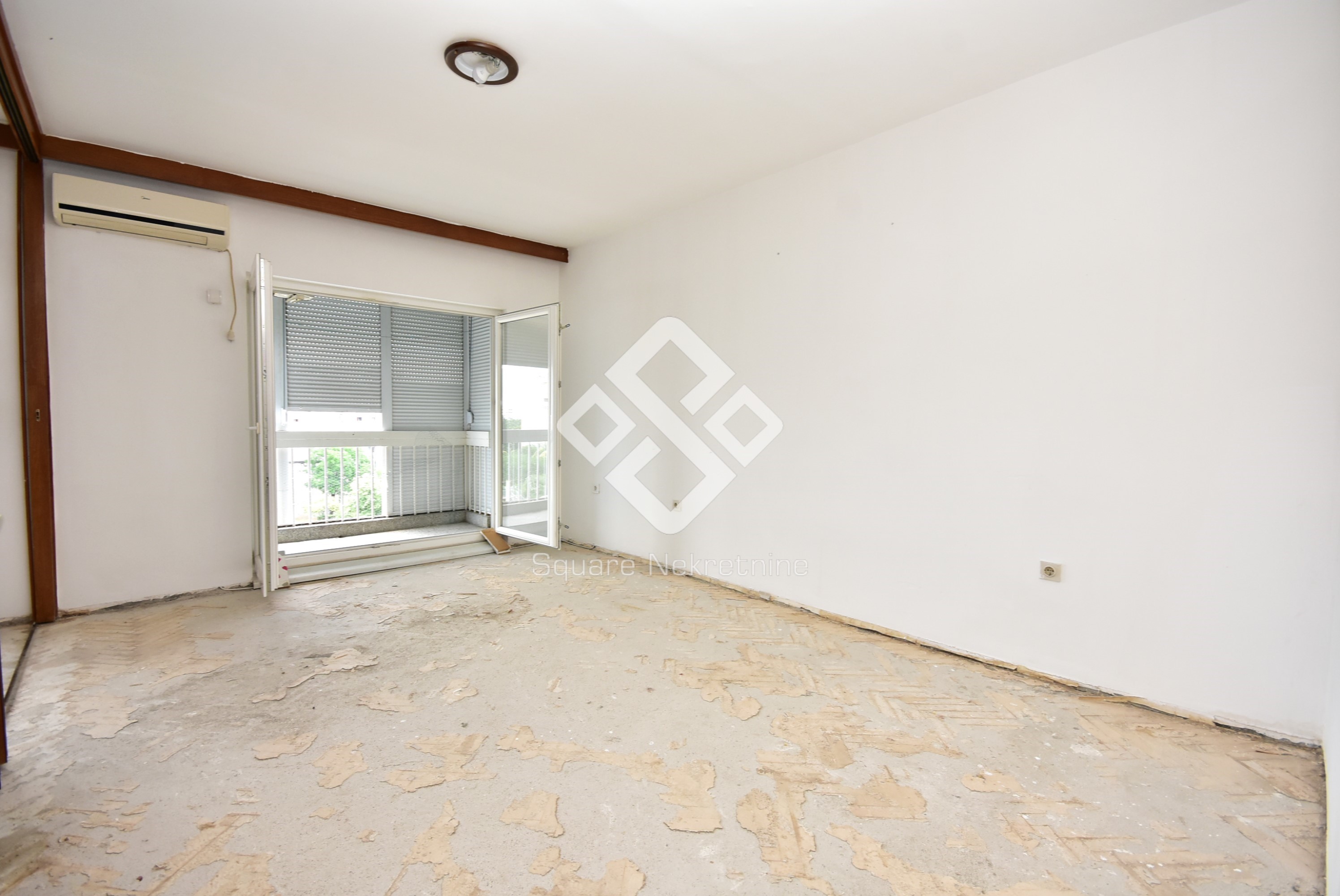 Dvosoban stan 80m2, prazan, Zabjelo