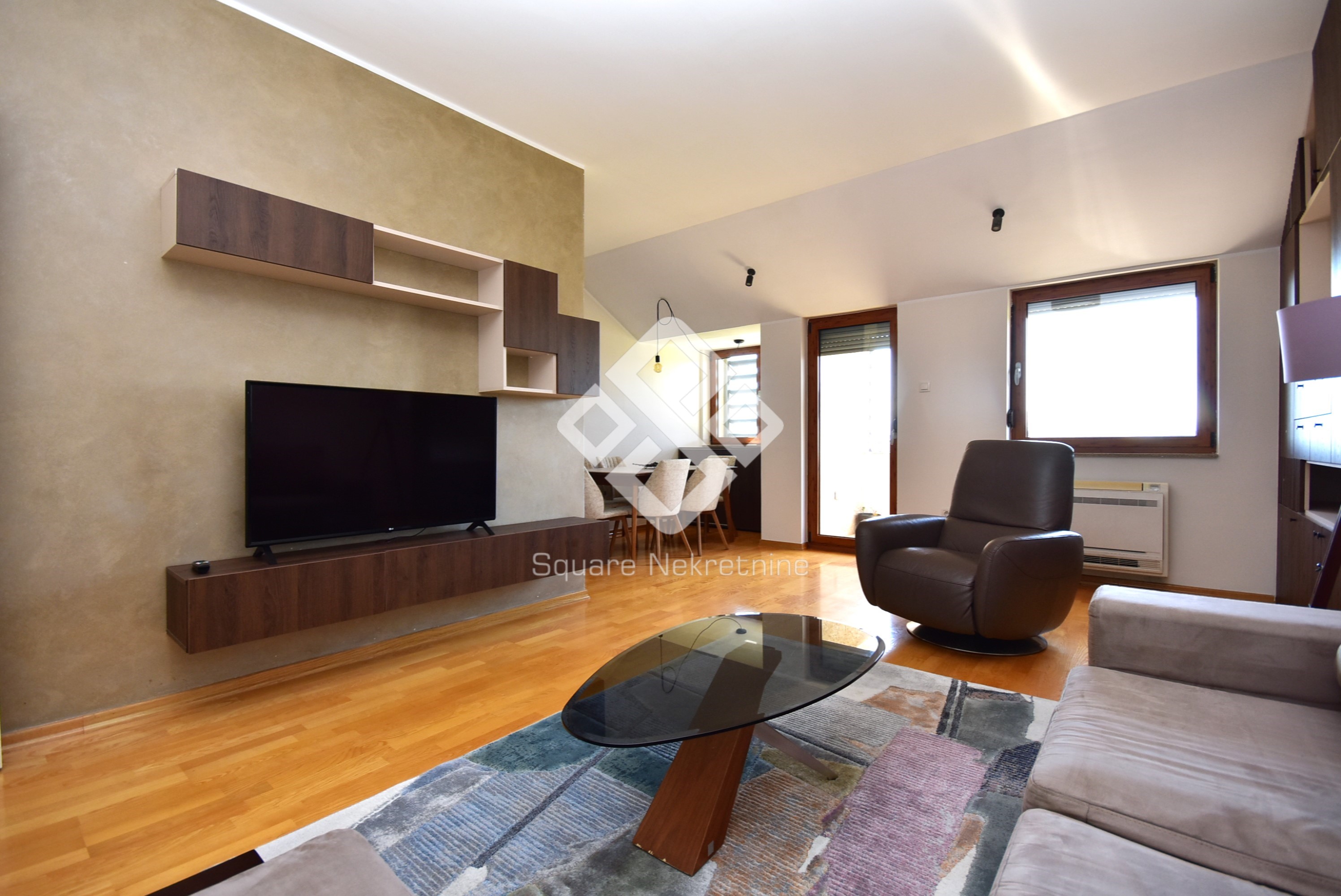 Dvosoban dupleks stan 85m2, namjesten+parking, Preko Morace