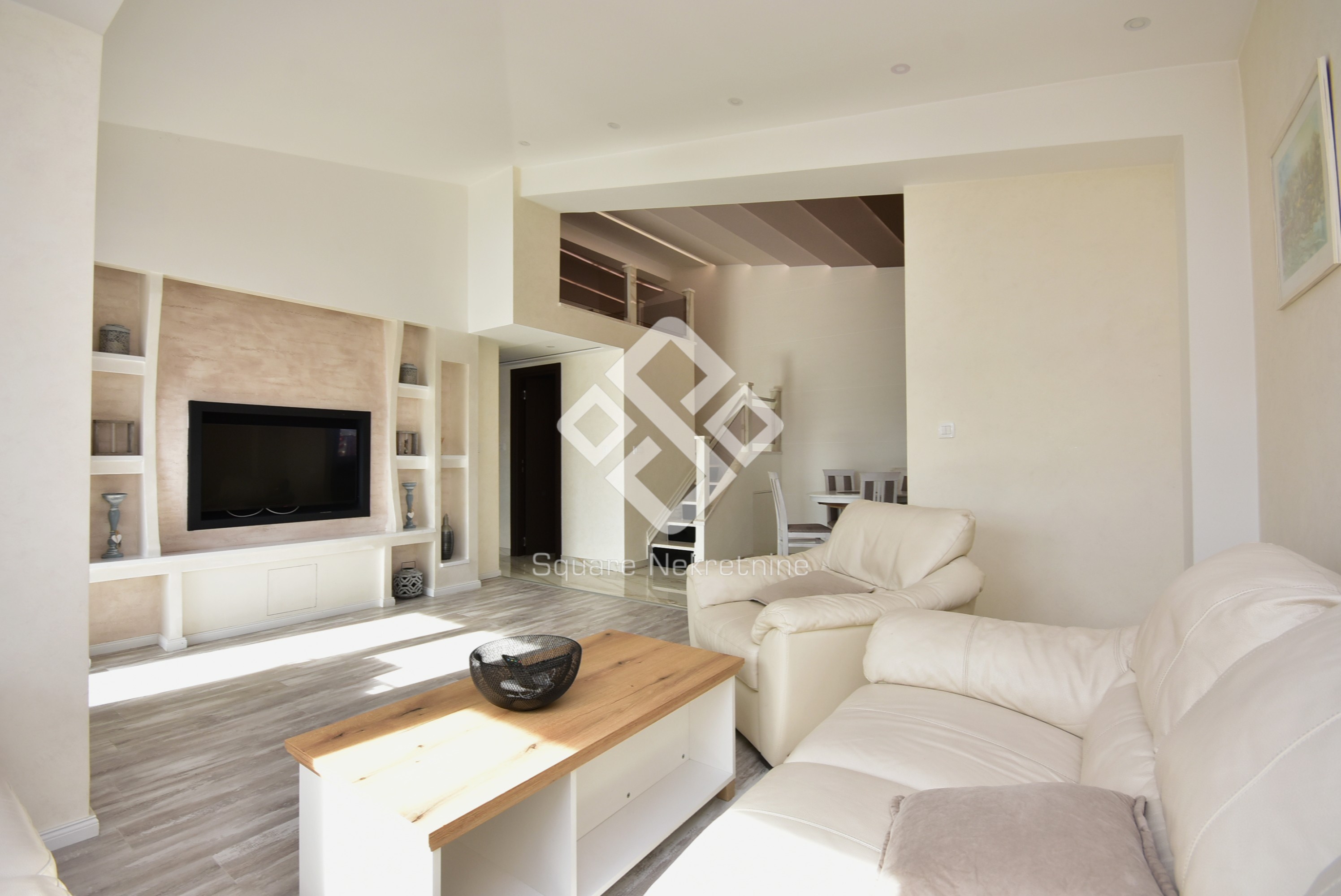 Dvosoban stan 59m2, namjesten+parking, Pobrezje