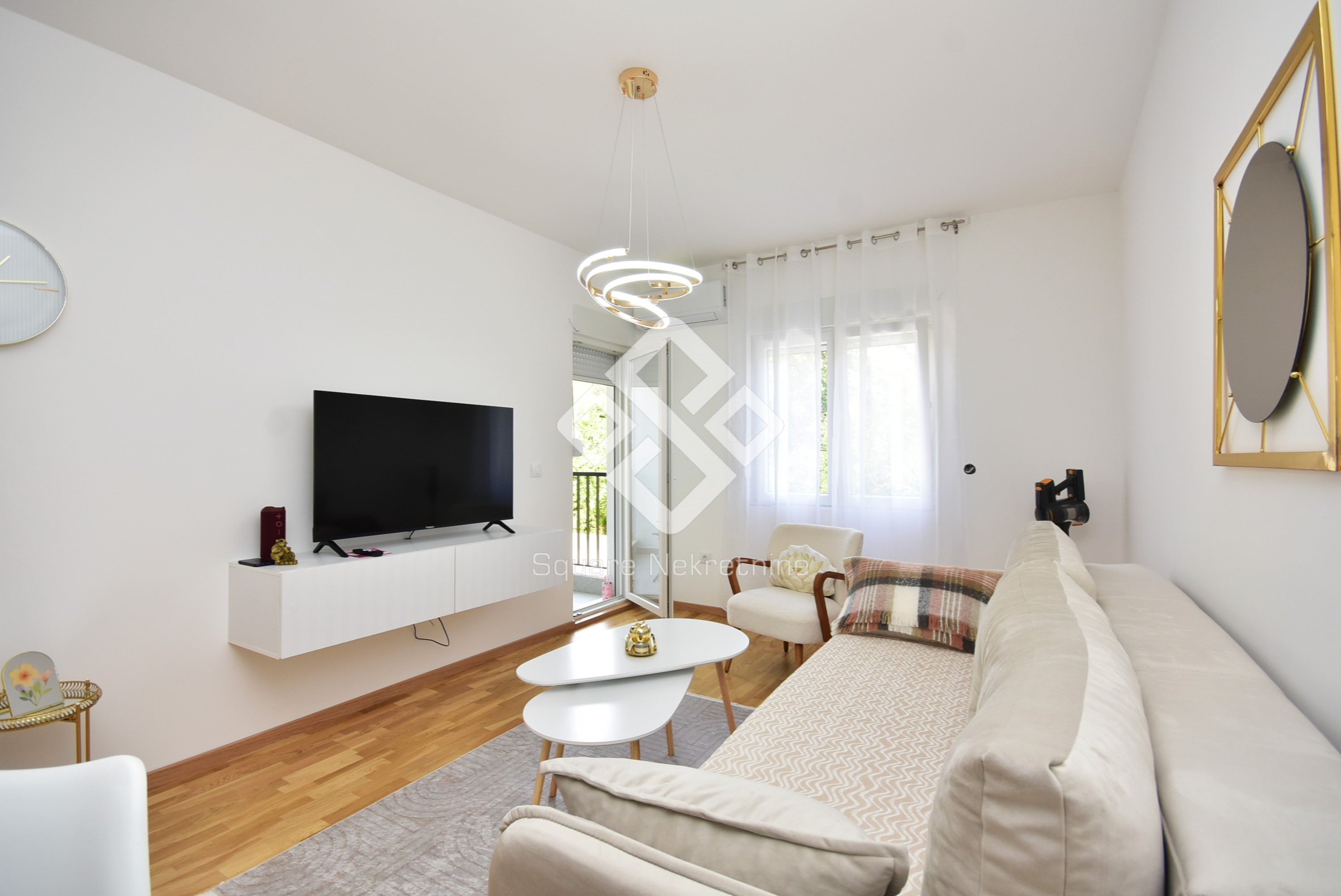 Jednosoban stan 42m2, nov i namjesten+parking, Gorica C