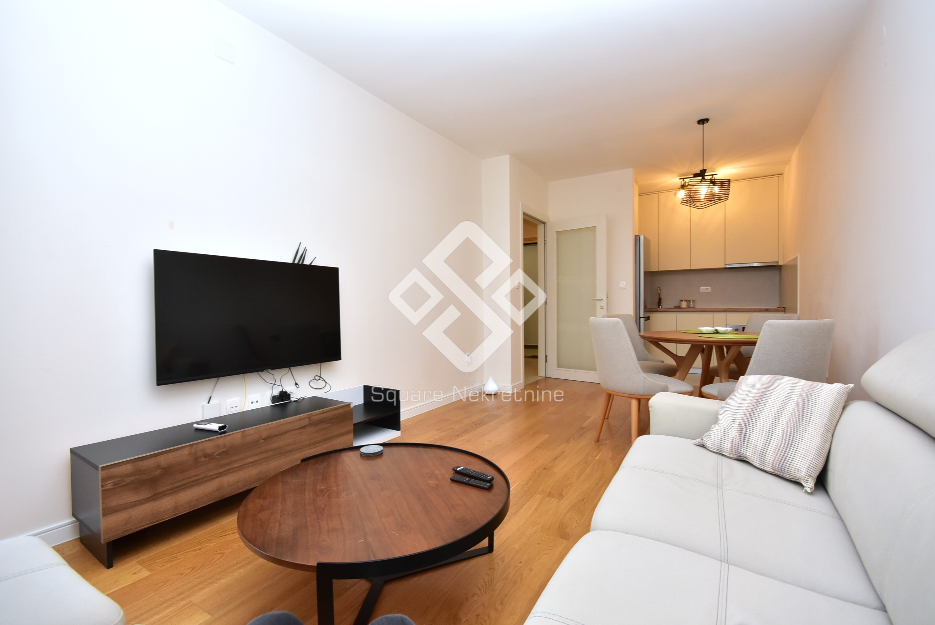 Jednosoban stan 46m2, namjesten, Central Point