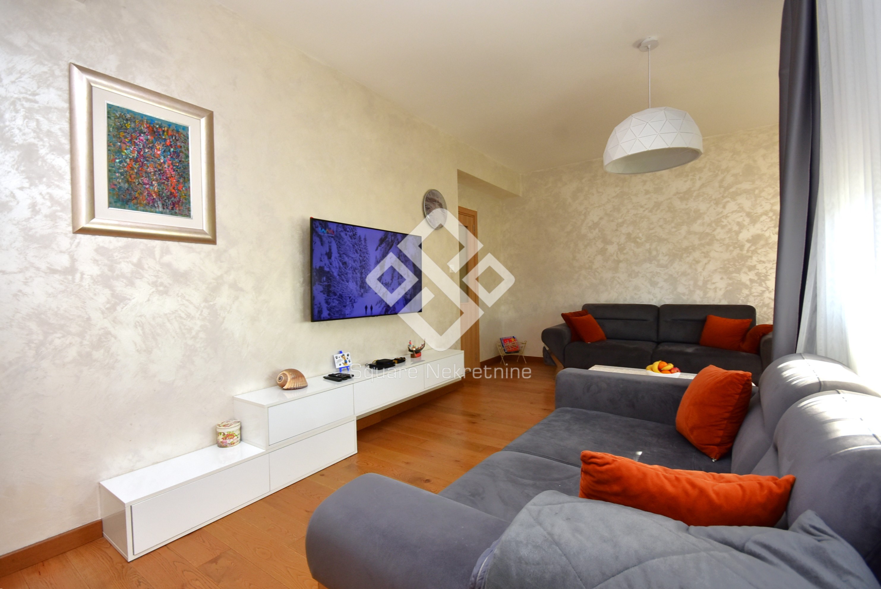 Trosoban stan 114m2, namjesten+parking, Pobrezje