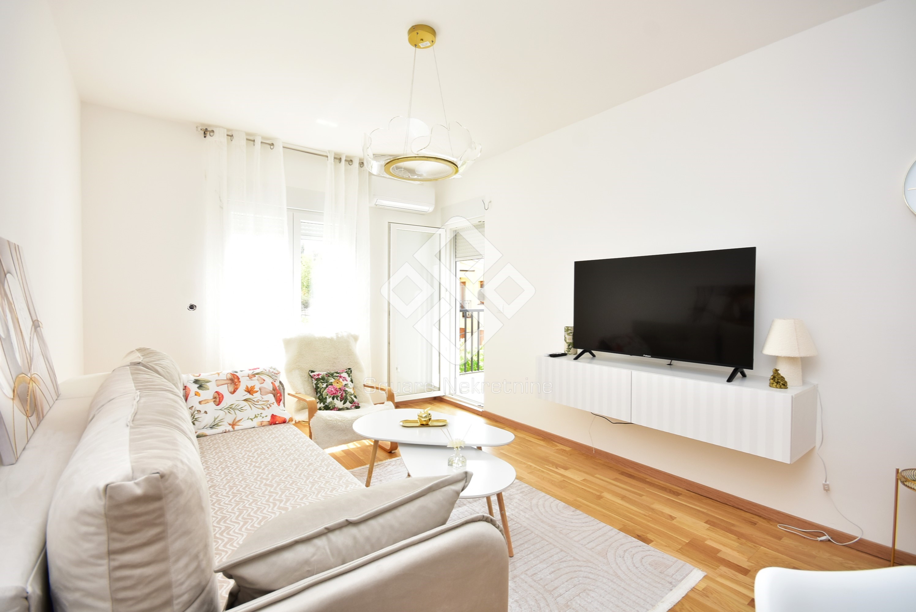 Jednosoban stan 43m2, nov i namjesten+parking, Gorica C
