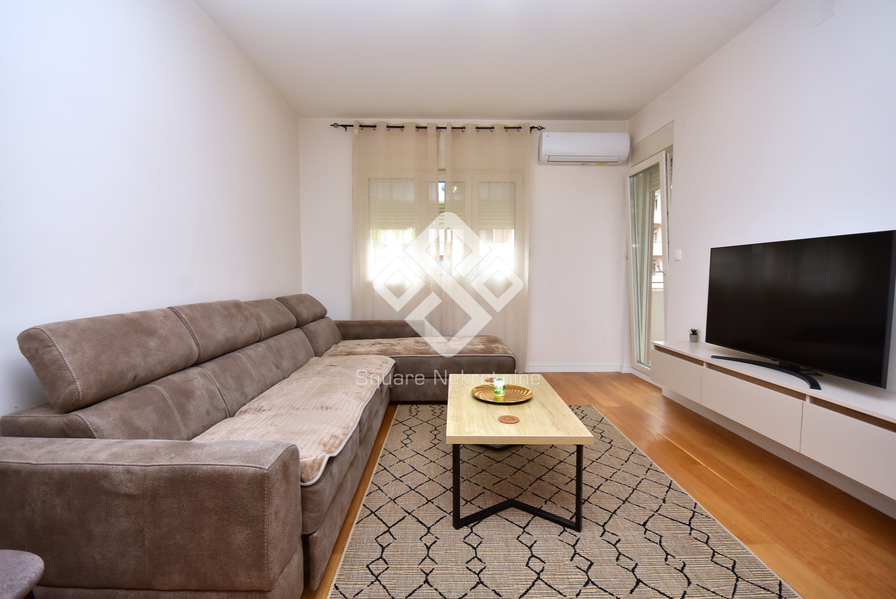 Jednosoban stan 50m2, namjesten+garaza, Central Point