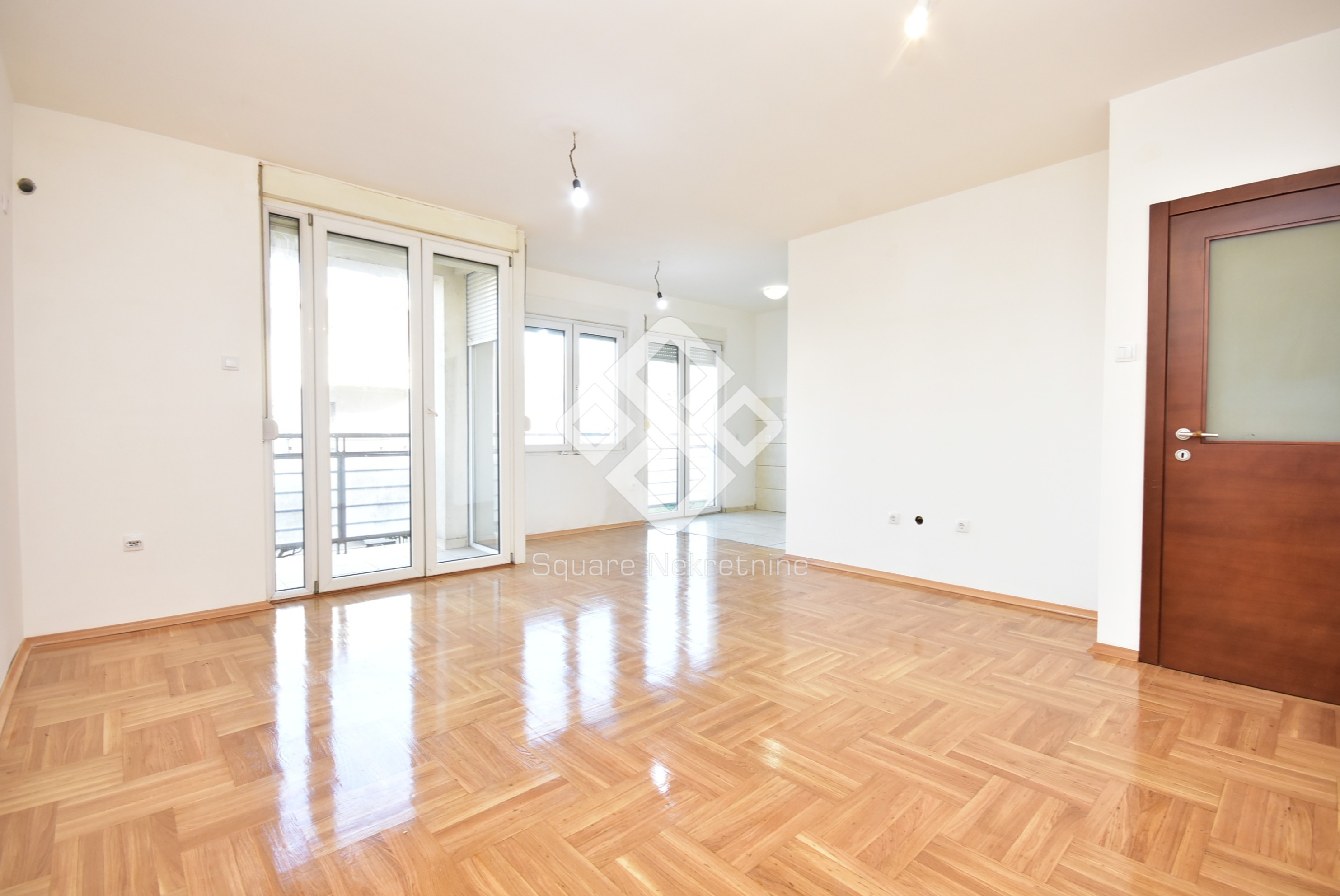 Dvosoban stan 73m2, prazan+parking, Nova Dalmatinska