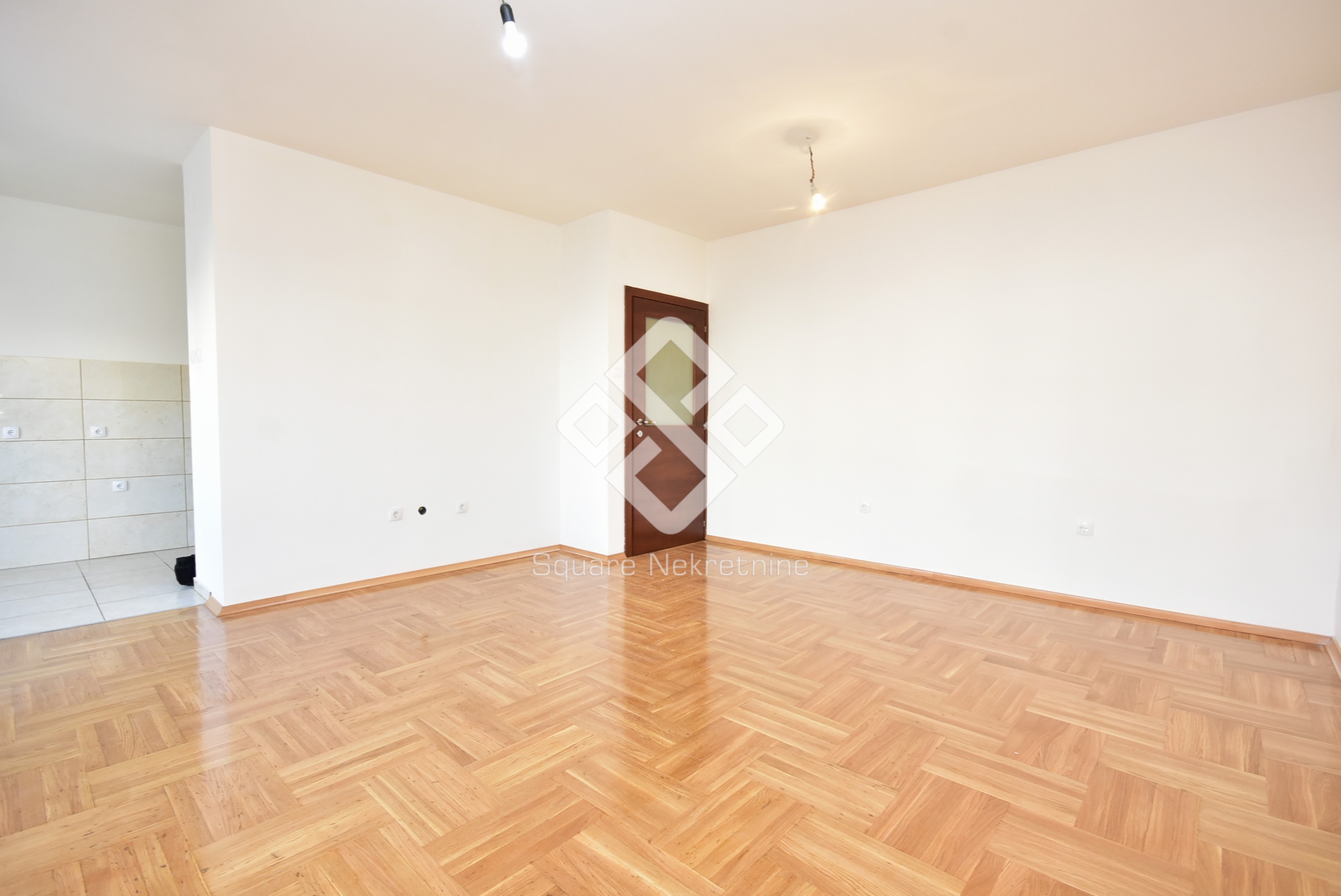 Dvosoban stan 73m2, prazan+parking, Nova Dalmatinska