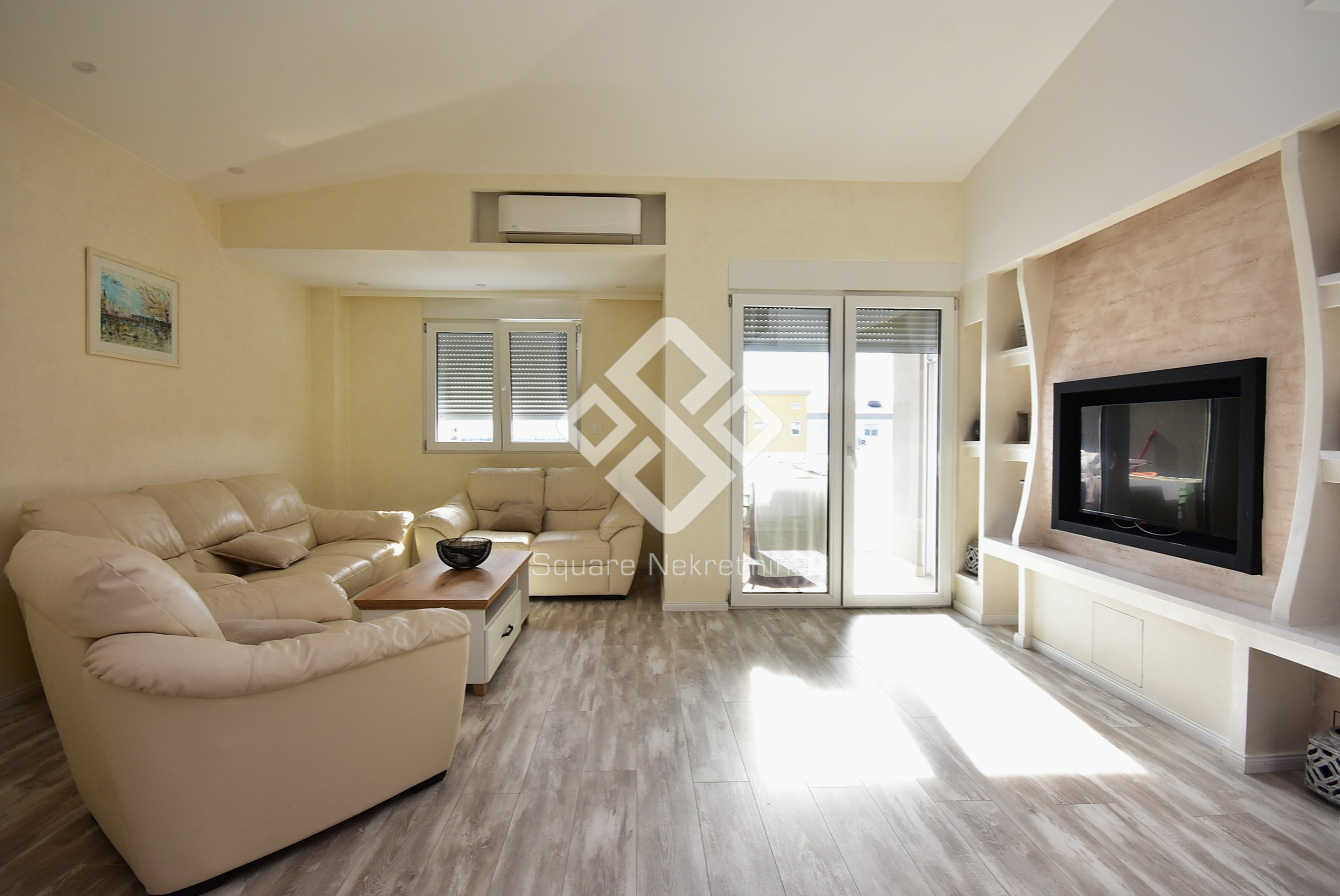 Dvosoban stan 59m2, namjesten+parking, Pobrezje