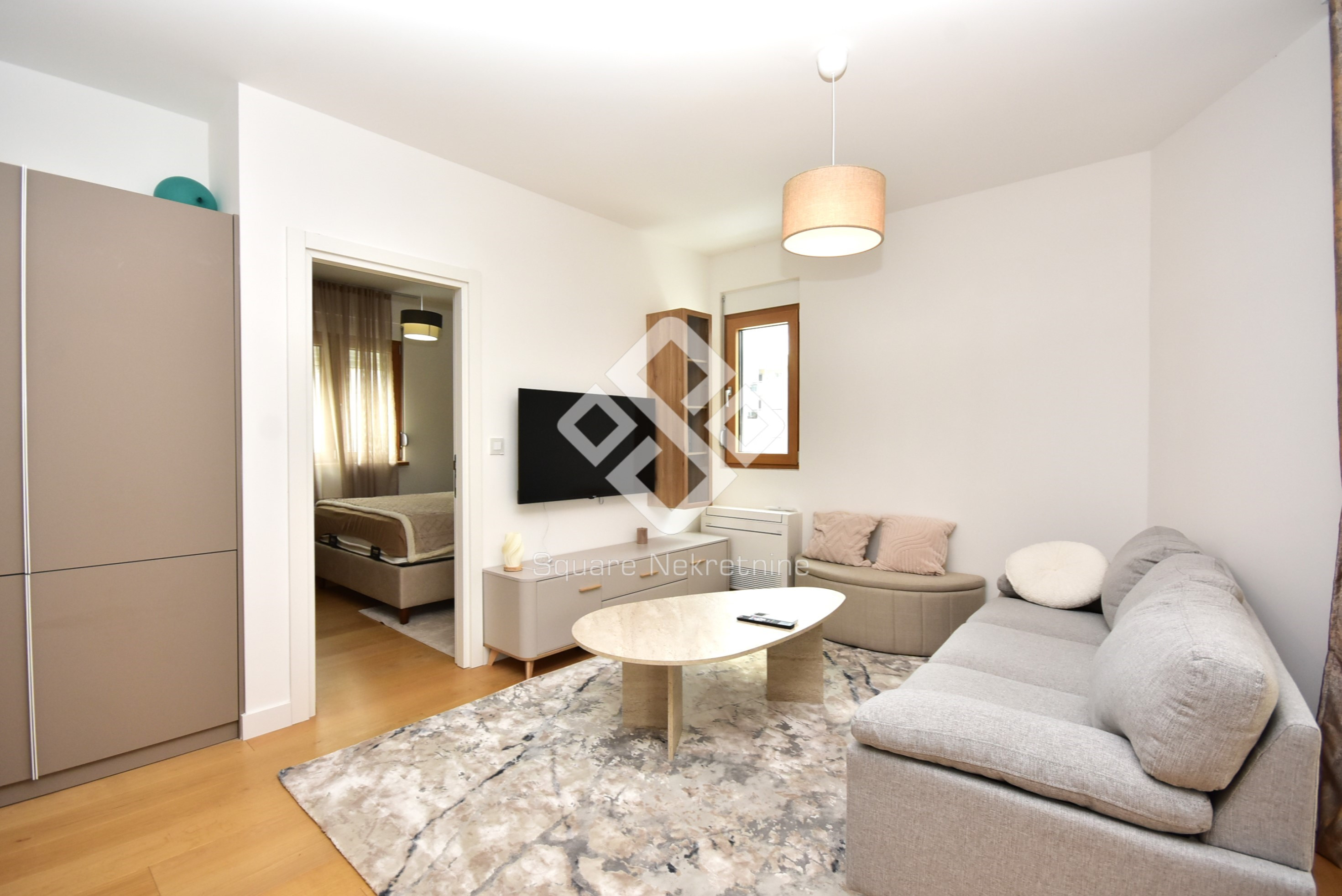 Jednosoban stan 42m2, namjesten+parking, Toloska suma