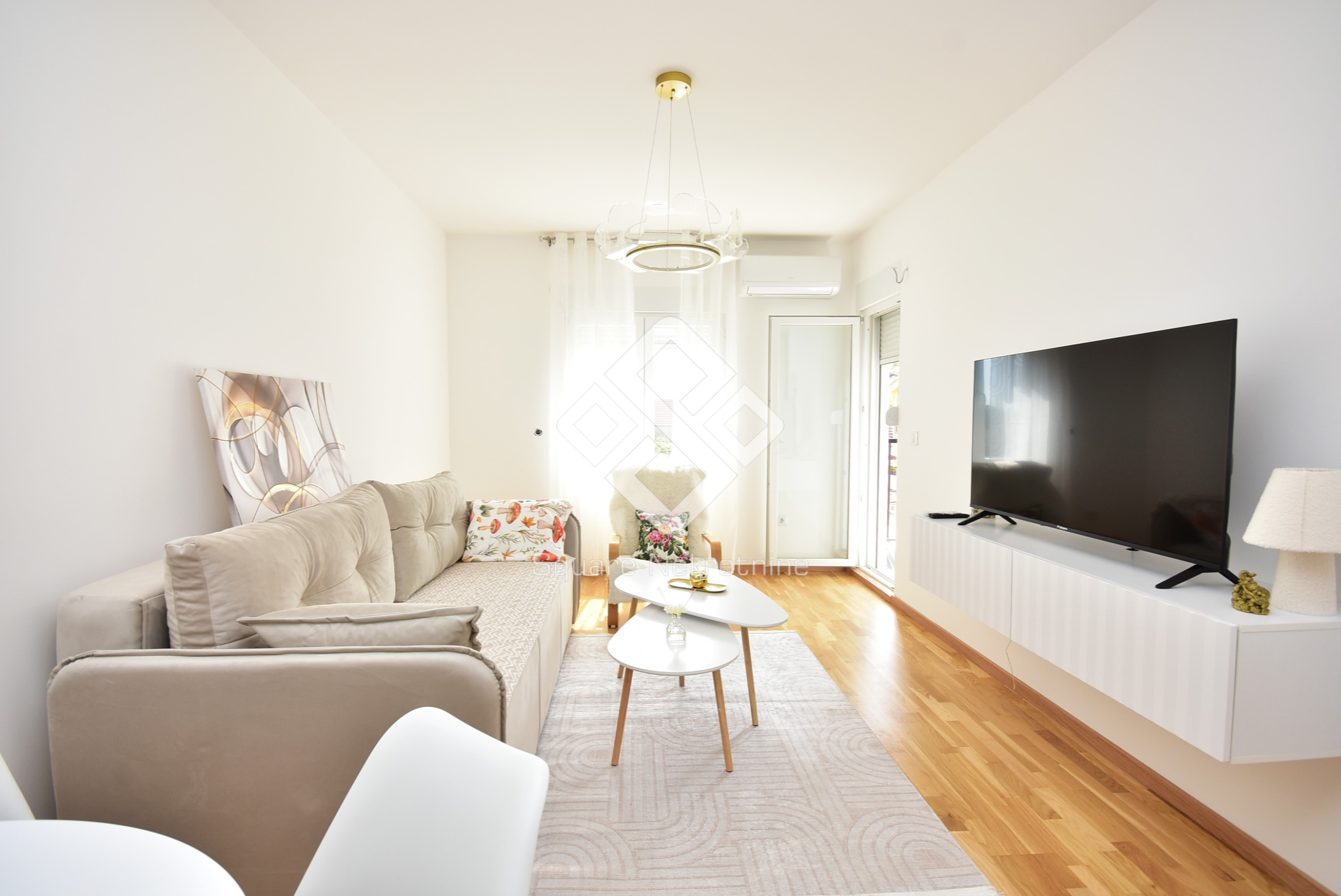 Jednosoban stan 43m2, nov i namjesten+parking, Gorica C