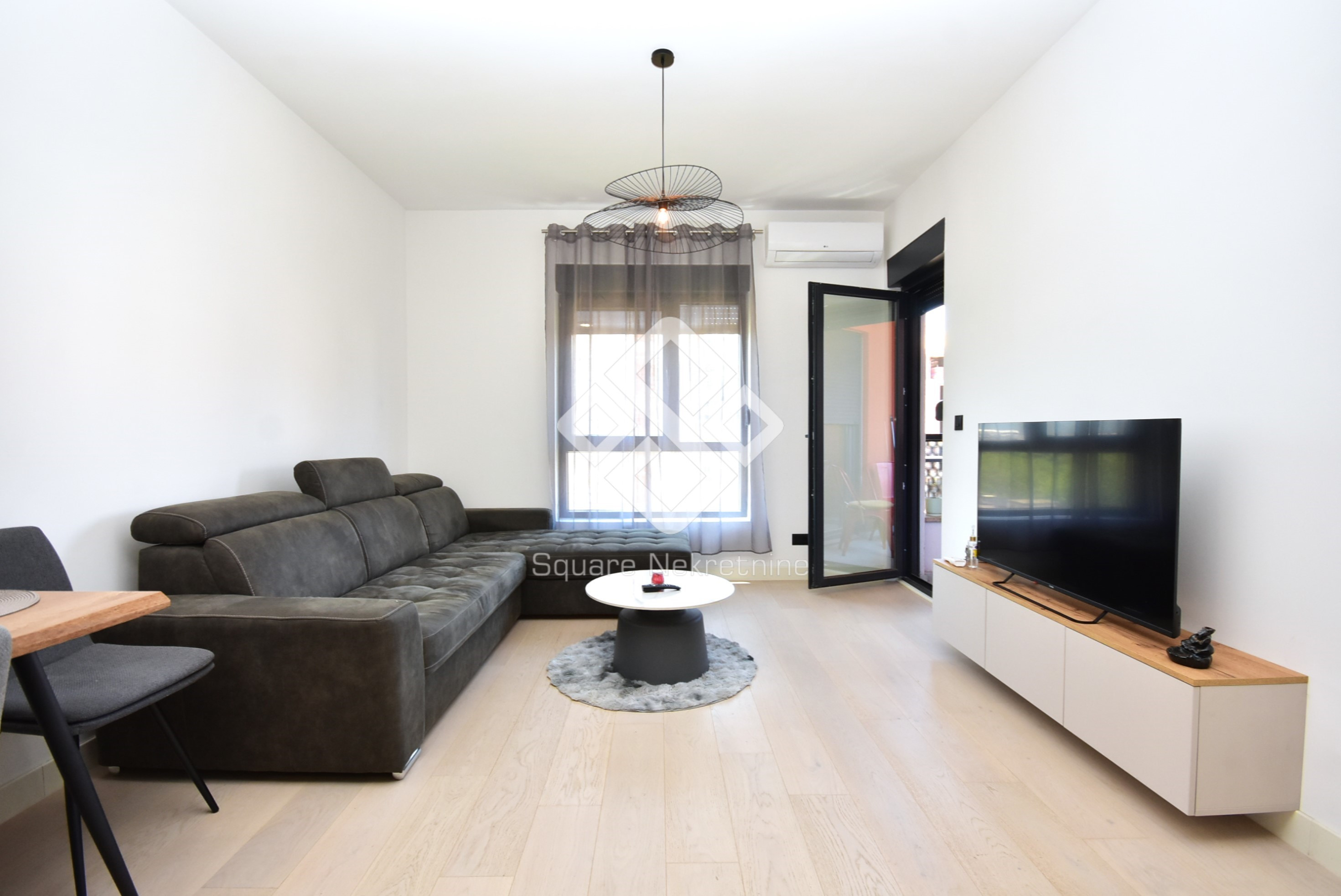 Jednosoban stan 45m2, namjesten+parking, Krivi Most