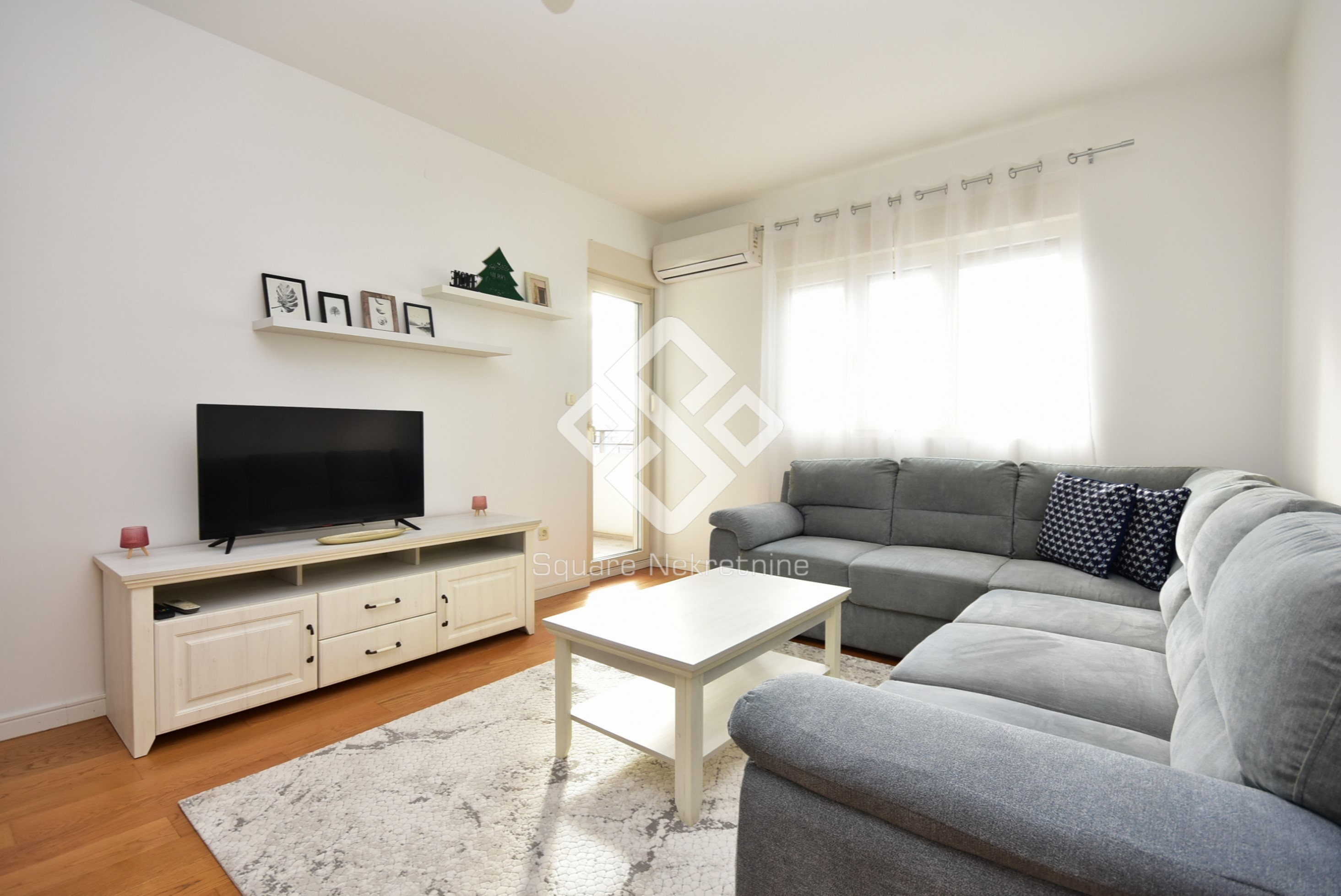 Jednosoban stan 50m2, namjesten, Central Point