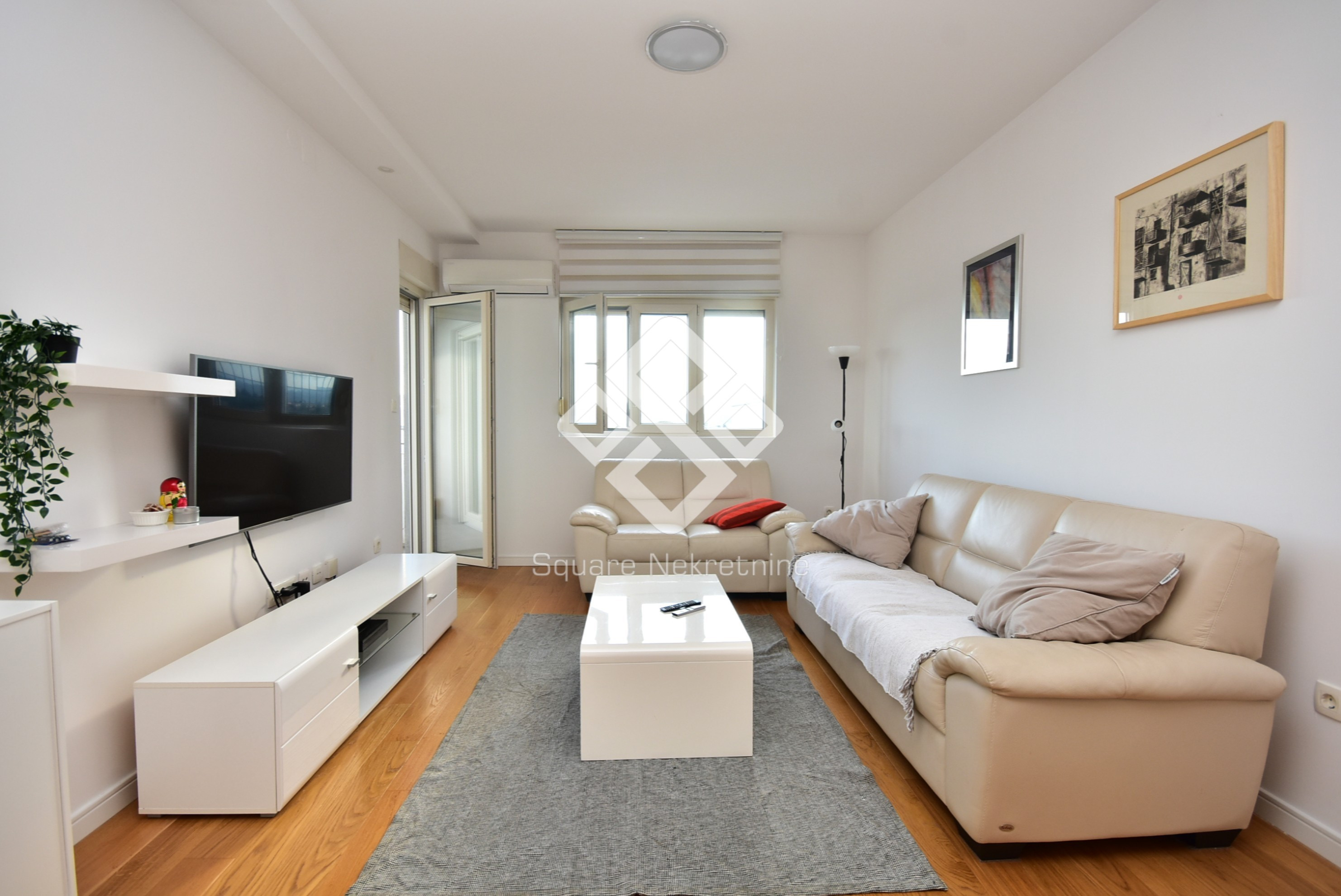 Jednosoban stan 50m2, namjesten+garaza, Central Point