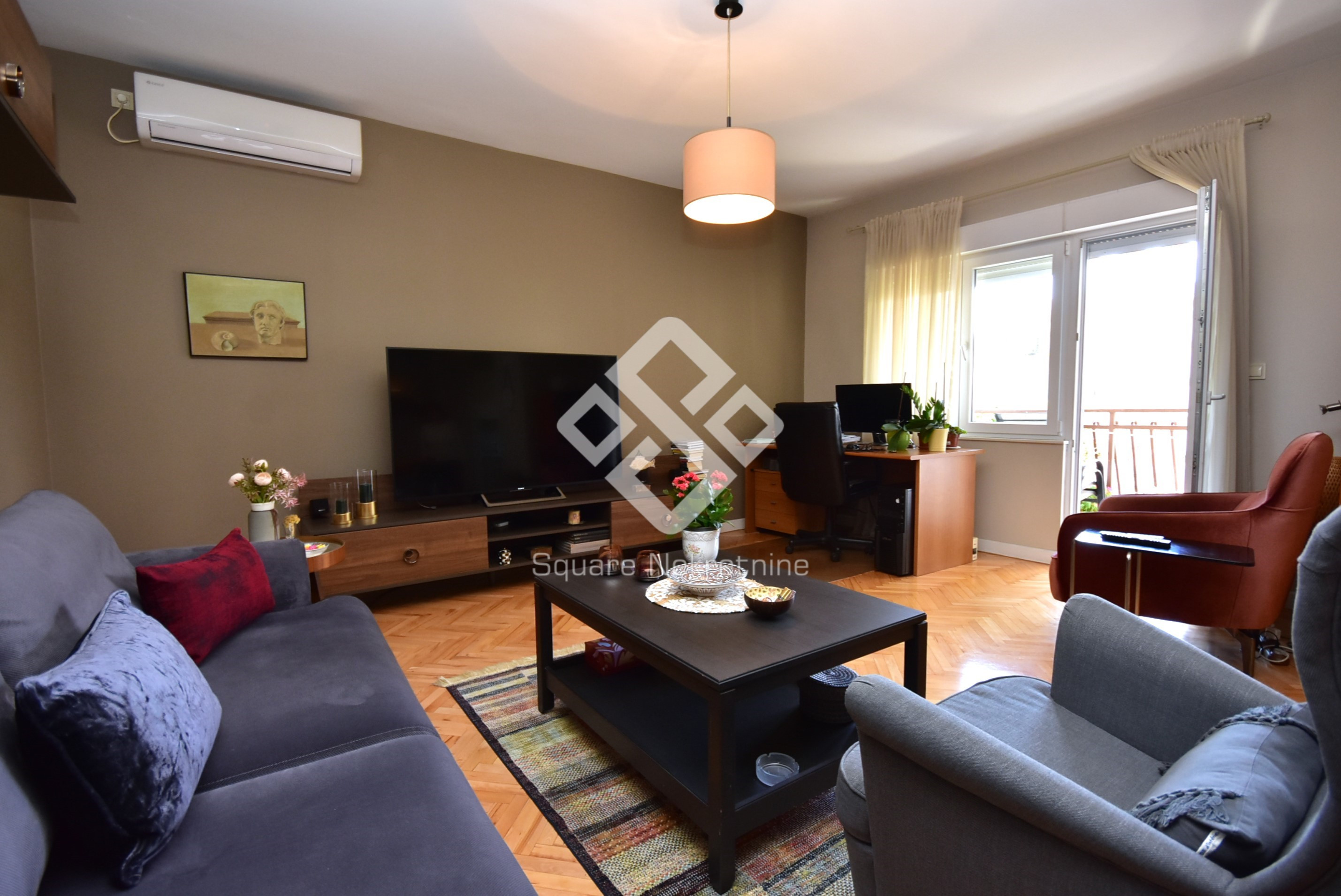 Jednosoban stan 67m2, renoviran i polunamjesten, Blok 6