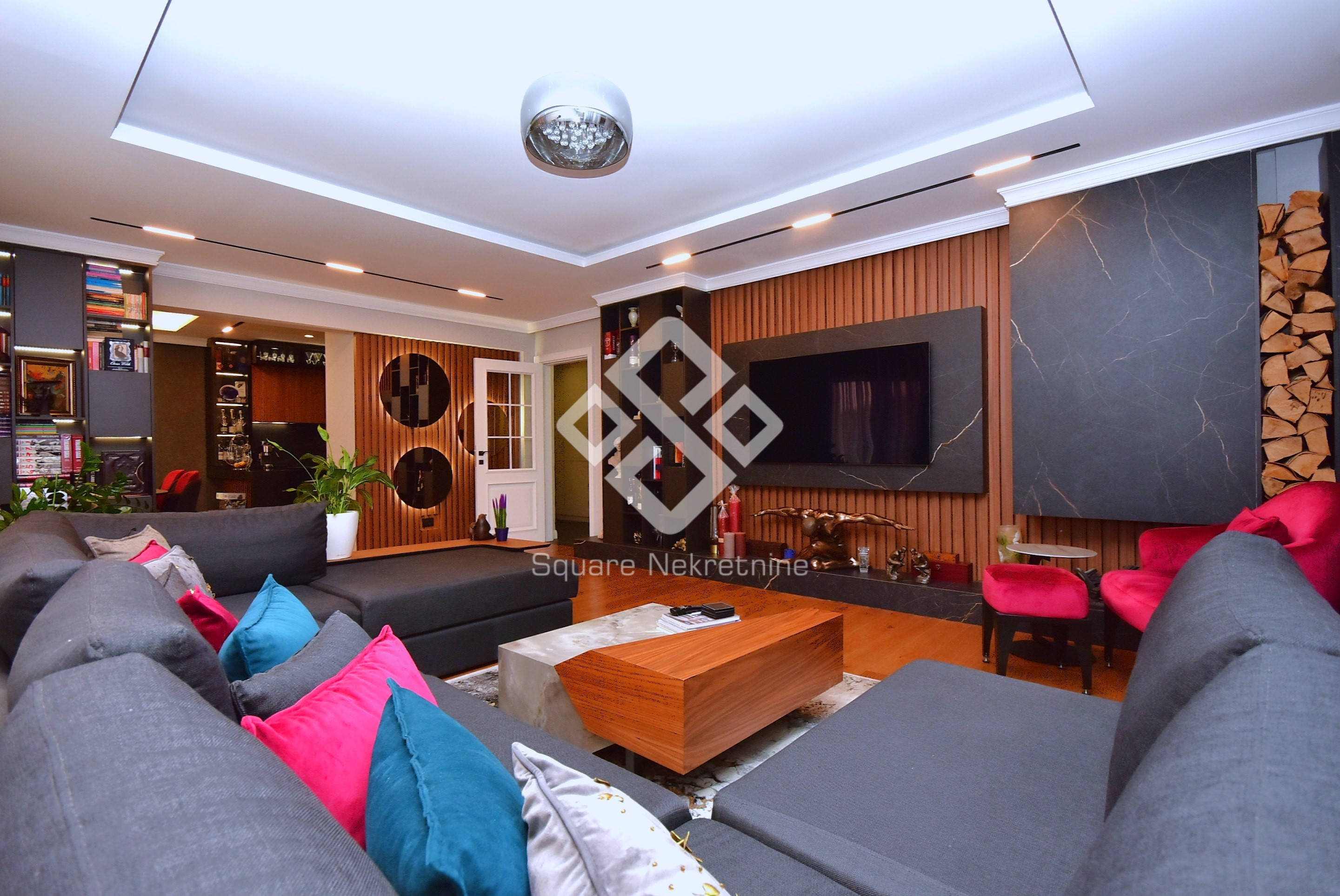 Penthouse trosoban 195m2, namjesten+garaza, Europakt, Pobrezje