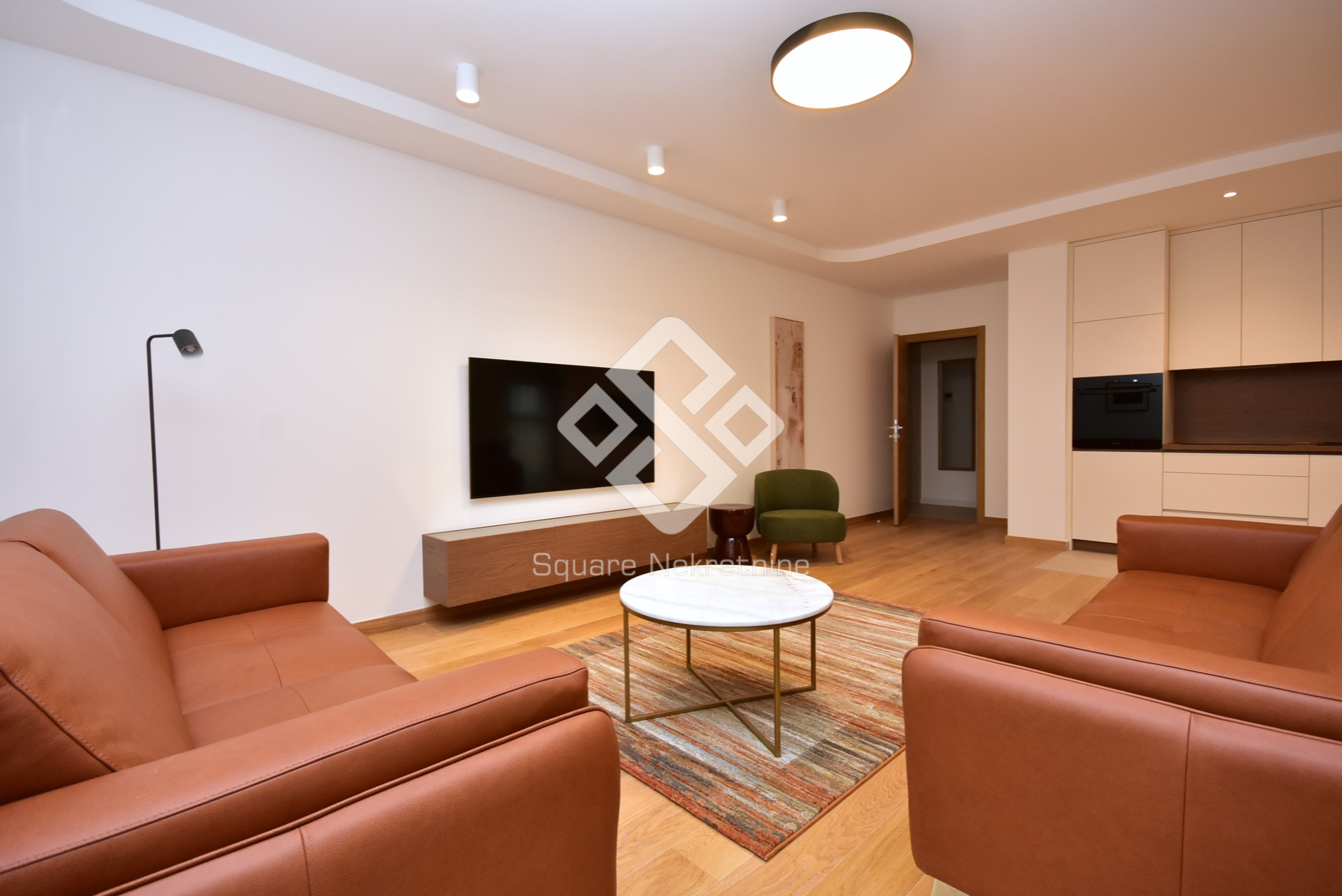 Trosoban stan 105m2, nov i namjesten+garaza, City Kvart